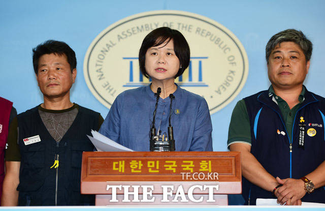 이정미 정의당 대표가 대표발의할 예정인 근로기준법 개정안은 근로자에게 소정근로 또는 총 근로에 대하여 지급되는 금품으로서 정기적, 일률적으로 지급되는 것으로 통상임금 정의를 규정한다. /배정한 기자