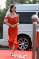 [TF포토] 공승연, '각선미 돋보이는 붉은 드레스'