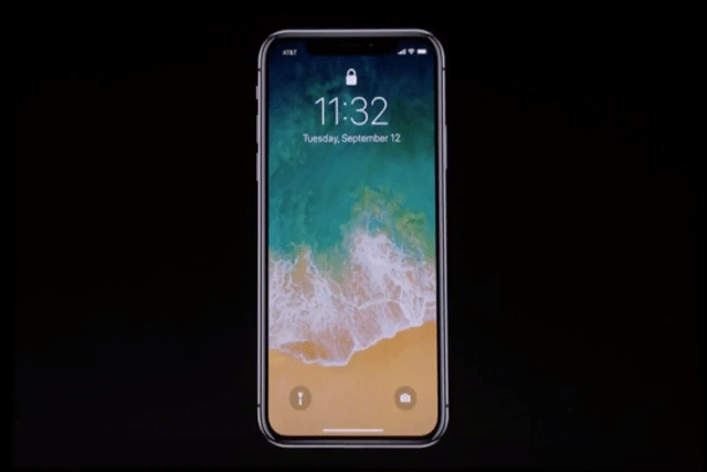 아이폰X은 물리적 홈버튼을 없앤 베젤리스 디자인을 채택한 것이 특징이다. /애플 생중계 영상 갈무리