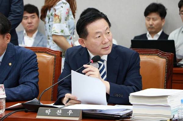 대전고법 제8형사부(전지원 부장판사)는 이날 공직선거법 위반 혐의로 불구속 기소된 박 의원의 항소심에서 원심과 같은 벌금 300만 원을 선고했다. /박찬우 의원 공식페이스북 갈무리