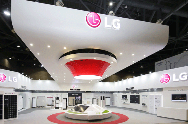 LG전자는 2017 대한민국 에너지대전에 참가하는 업체 중 가장 큰 270제곱미터 규모 전시관을 마련해 토탈 에너지 솔루션을 선보였다. /LG전자 제공