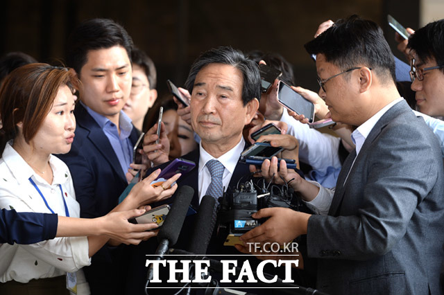 검찰은 21일 오후 분식회계와 채용비리 등 10여 개 혐의를 받는 하성용 전 한국항공우주산업(KAI) 대표에 대한 구속영장을 청구했다. /임세준 기자
