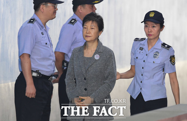 법조계에서는 박근혜 전 대통령의 추가 구속영장은 현실성이 있다고 입을 모으고 있다. / 더팩트DB