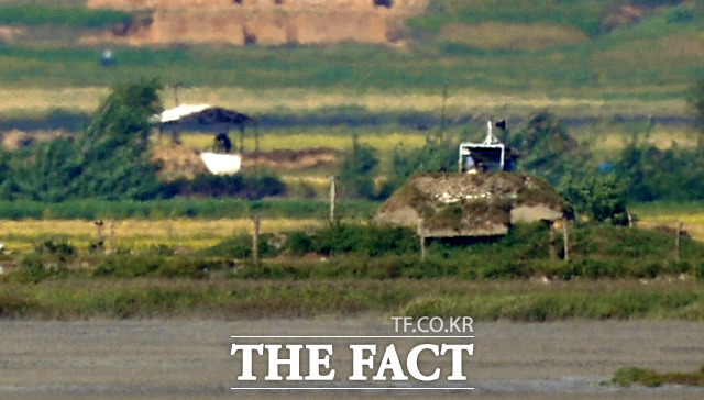 한강 이남을 바라보고 있는 북한군 초소
