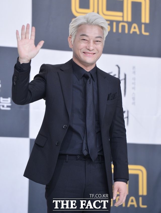 인생술집 조성하 배우 포기하려던 이유는? 배우 조성하가 인생술집에 출연해 배우를 포기하려 했던 사연을 전했다. /더팩트DB