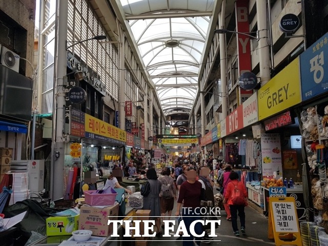 대구 시민들은 붕괴된 보수층과 관련 빨리 하나가 돼 다음 정권을 잡았으면 좋겠다고 말했다./대구=변동진 기자