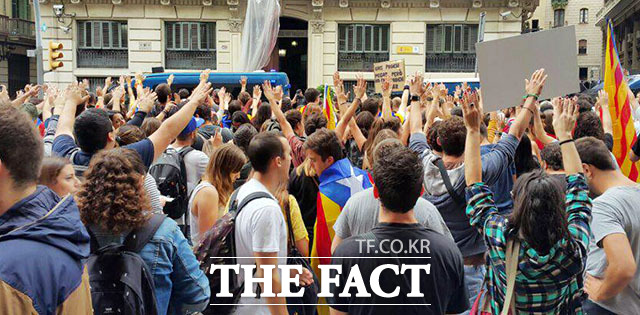 카탈루냐의 분리독립을 지지하는 시민들이 거리로 나와 시위를 하고 있다. /바르셀로나=독자 제공