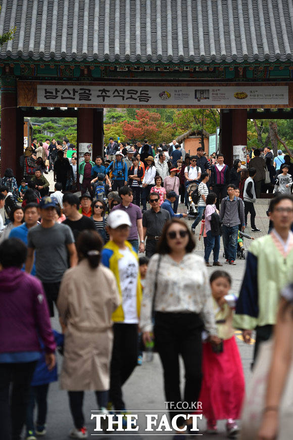 추석 연휴 붐비는 한옥마을