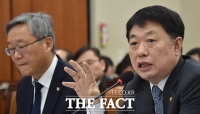 [TF포토] 답변하는 김용환 원자력안전위원회 위원장