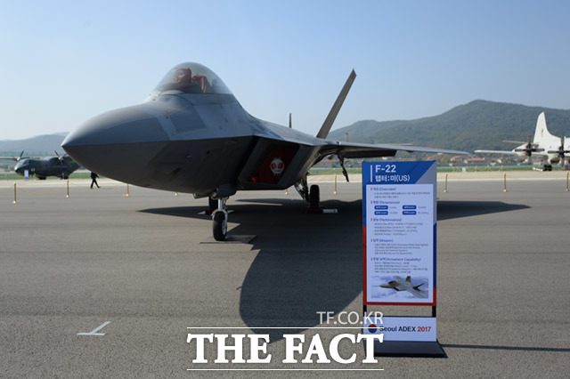 미 공군 최신형 스텔스 전투기 F-22 랩터