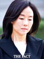 [TF포토] 긴장한 표정으로 법원 나오는 조윤선 전 장관