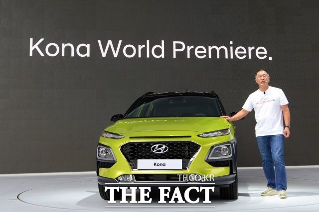 정의선 부회장은 지난 6월 경기도 일산 현대 모터스튜디오 고양에서 치러진 코나 론칭 행사에 직접 참석, 청바지에 면티 차림으로 프레젠테이션에 나서 눈길을 끌었다.