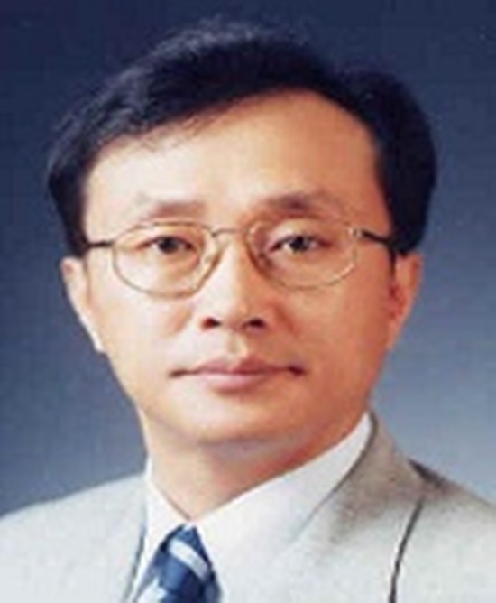 문재인 대통령은 18일 신임 헌법재판관 후보자에 유남석 광주고등법원장을 지명했다./광주고법 홈페이지