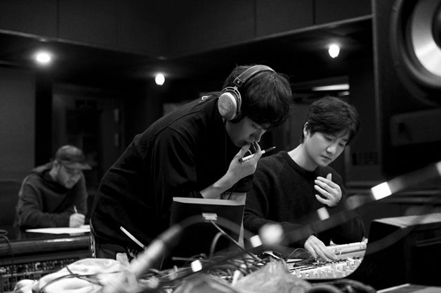 힙합그룹 에픽하이는 지난 23일 3년 만의 앨범인 정규 9집 위브 돈 썸띵 원더풀을 발매했다. /YG엔터테인먼트 제공