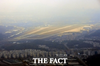 [TF포토] 롯데월드타워에서 훤히 보이는 성남비행장