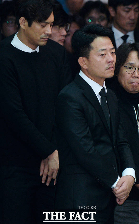배우 오지호(왼쪽)와 개그맨 김준호