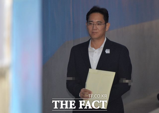 이재용 삼성전자 부회장의 항소심 4차 재판이 2일 오후 2시 서울고법에서 열린 가운데 변호인단이 특검이 증거를 임의대로 편집했다며 짜깁기 의혹을 제기했다. /더팩트 DB