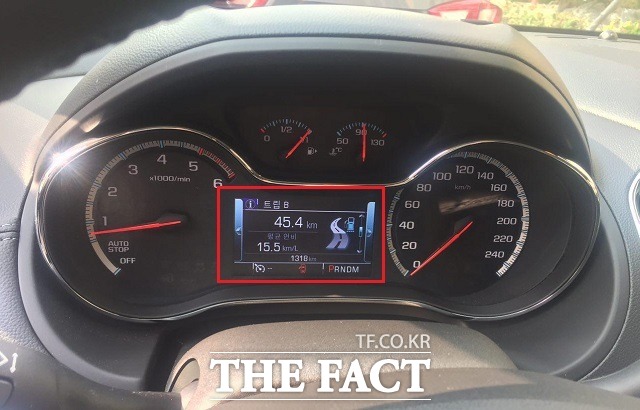 시승 크루즈 디젤 차량은 도심·고속도로·국도를 오가는 편도 약 45km에서 15.5km/ℓ의 연비가 찍혔다. /이성로 기자