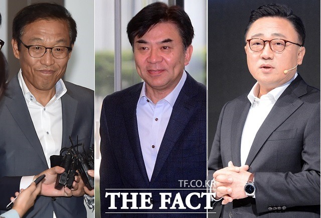 삼성전자는 지난달 31일 반도체 사업을 총괄하는 DS부문장에 김기남 사장을, CE부문장과  IM부문장에 김현석 (VD사업부 사장과 고동진 무선사업부 사장(왼쪽부터)을 각각 임명했다. /더팩트 DB