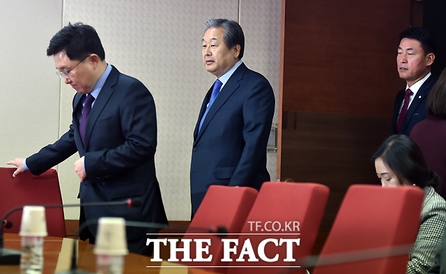 10개월 만에 자유한국당사에 다시 발 들인 바른정당 탈당파 8인.
