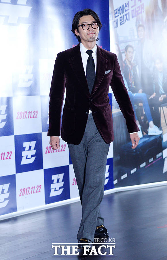 배우 현빈이 10일 오후 서울 중구 메가박스 동대문점에서 열린 영화 꾼 언론시사회에 참석해 포토타임을 갖고 있다. /이덕인 기자