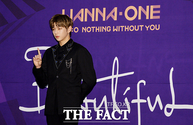 워너원 중심 강다니엘. 그룹 워너원의 신보 1-1=0 (Nothing Without You)가 13일 오후 6시 공개 이후 각종 음원 사이트 1위를 차지했다. /이덕인 기자