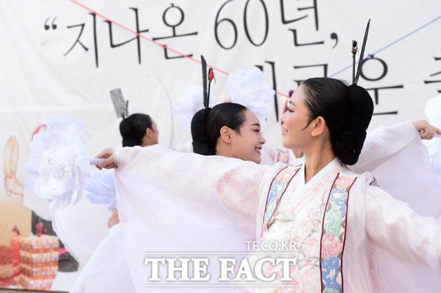 한국의집 환갑을 축하하는 전통 공연