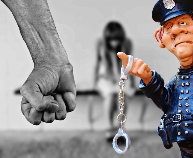 전자발찌를 착용한 50대 남성이 지적장애를 가진 친딸을 8년간 강간한 혐의로 징역 12년을 선고받았다. /pixabay