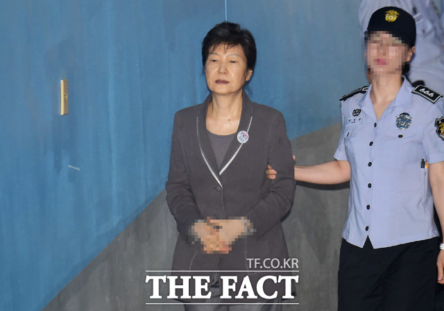 법원은 박근혜 전 대통령을 청와대 문건 유출의 공범이라고 명시했다. /배정한 기자
