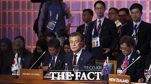 제12차 동아시아정상회담(EAS)에 참석한 문재인 대통령