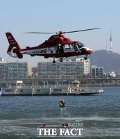 [TF사진관] 119특수구조단, '한강 수난사고 대비 합동훈련'