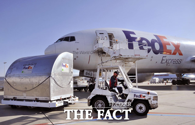 글로벌 항공 특송 업체 페덱스(FedEx)가 올 연말 쇼핑시즌의 물동량이 역대 최대치를 기록할 것이라고 전망했다. / 사진제공=페덱스