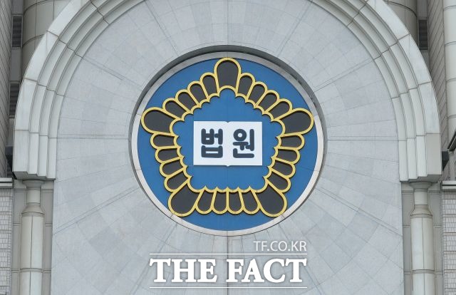 박근혜 전 대통령이 재판 출석을 거부하면 형사소송법에 따라 궐석재판으로 재개된다. /더팩트DB