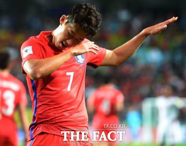 한국은 2018 러시아 월드컵에서 4포트에 배정되어 조 편성을 앞두고 있다. 지난해 10월 6일 카타르와 홈 경기에서 결승골을 터뜨린 뒤 기뻐하는 손흥민. /최용민 기자