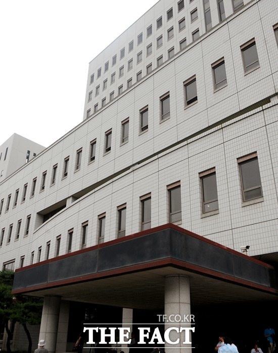 서울남부지법은 21일 주가 조작 혐의를 받고 있는 김석기 전 종합금융 대표에 대해 구속영장을 청구했다. /더팩트 DB