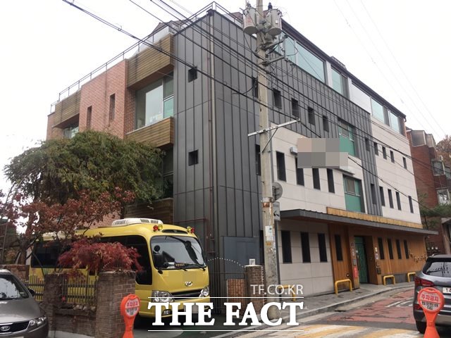 <더팩트> 취재진이 찾은 서울 은평구 불광동에 위치한 J유치원. 학부모 D씨는 요양병원으로 용도가 변경된다는 것을 1년 전 신청 당시에만 학부모에 알렸어도 이 같은 일은 일어나지 않았을 것이라고 주장했다. /김소희 기자