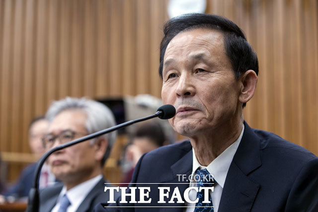 박근혜 정부 청와대의 세월호 상황보고서를 조작한 의혹을 받고 있는 김장수 전 주중대사는 출국금지 조치됐다. /사진공동취재단