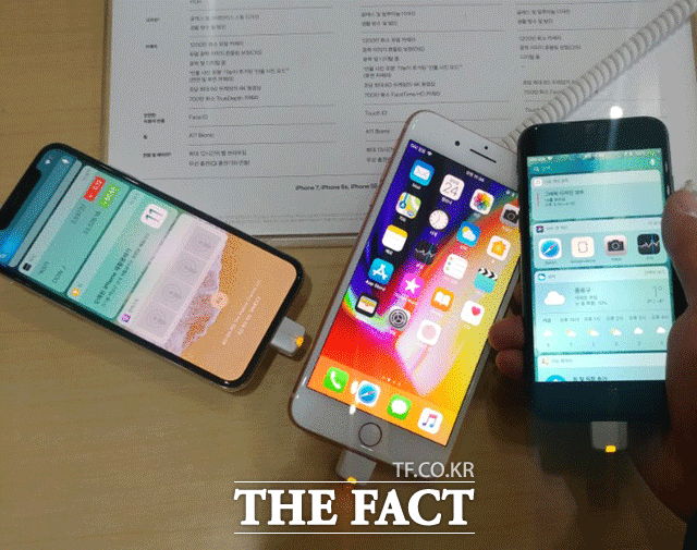 아이폰X은 기존 아이폰과 비교해 큰 폭의 디자인 변화를 이뤄냈다. 왼쪽부터 아이폰X, 아이폰8플러스, 아이폰8. /광화문=이성락 기자