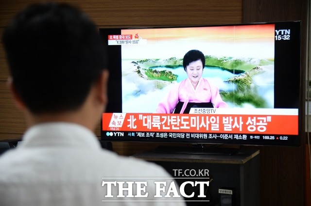 북한이 29일 오전 3시 기습 탄도미사일 발사를 감행했다. /임세준 기자