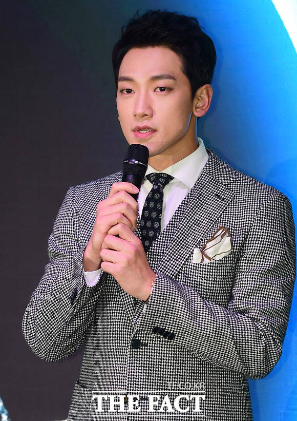 세상에 도움되는 아이로 키울께요. 가수 비가 김태희, 딸에 대한 애정을 드러냈다. 비는 처음이자 마지막으로 득녀에 대한 소감을 밝히겠다며 세상에 도움이 되는 아이로 키우겠다고 말했다. /배정한 기자