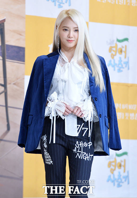 그룹 소녀시대의 효연이 4일 오후 서울 영등포구 타임스퀘어 아모리스홀에서 열린 tvN 예능 나의 영어사춘기 제작발표회에 참석해 포토타임을 갖고 있다./이덕인 기자