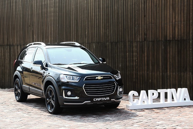 2017년을 한 달 남겨둔 가운데 완성차 5개사는 부진한 실적을 만회하기 위해 최대 500만 원에 달하는 할인 행사를 준비했다. 한국지엠은 캡티바는 차량 금액의 15%에 해당하는 최대 500만 원의 할인 혜택이 주어진다. /한국지엠 제공