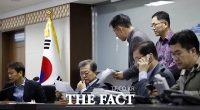 [TF포토] '영흥도 낚싯배 침몰' 文 대통령, 국가위기관리센터 출동