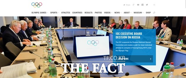 IOC는 6일 집행위를 열고 조직적 금지약물을 복용해온 러시아 선수단의 평창동계올림픽 참가를 불허했다. 사진은 IOC집행위 결정을 톱 뉴스로 다루고 있는 IOC 홈페이지./IOC홈페이지 캡처