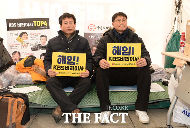 단식농성에 돌입한 김환균 전국언론노조 위원장(왼쪽)과 성재호 KBS 본부장