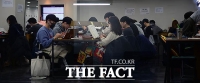 [TF포토] '노량진 결핵 확진'…마스크로 버티는 수험생들