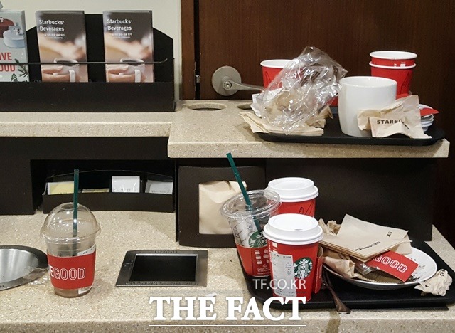일회용컵 보증금제도가 폐지 10년 만에 재도입된다. 서울 시내 한 커피전문점에 고객들이 버리고 간 일회용 컵이 쌓여 있다. /을지로=안옥희 기자