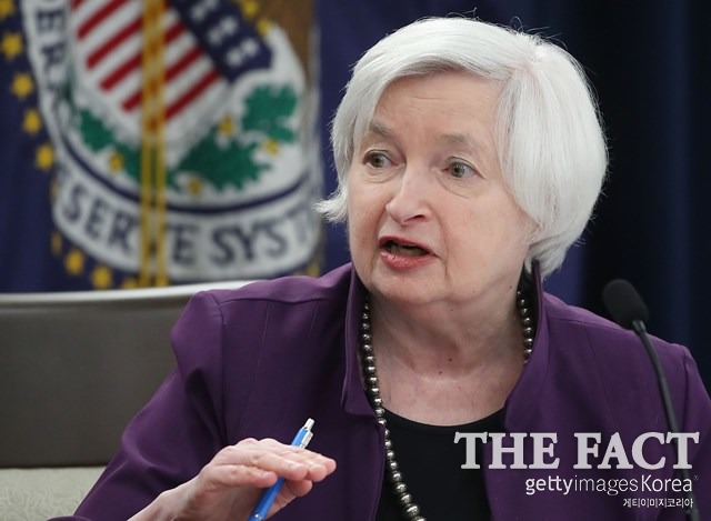 미국 연방준비제도(Fed)가 14일 연방공개시장위원회(FOMC) 회의를 열어 기준금리를 현재 1~1.25%에서 1.25∼1.5%로 0.25% 포인트 인상했다. /게티이미지코리아 제공