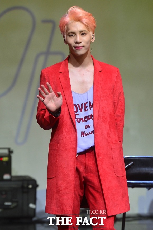 하늘나라로 떠난 종현. 종현은 18일 오후 서울 강남구 청담동 한 레지던스에서 심정지 상태로 발견됐다. 구급대원은 심폐소생술을 시도했으나 최종 그의 사망을 확인했다. /더팩트 DB