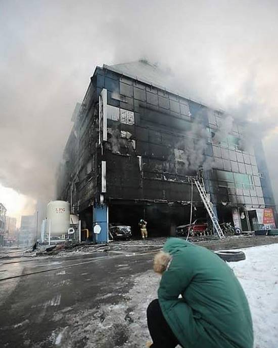 제천화재의 원인은 현재 조사 중이다. 목격자들의 증언으로는 1층에서 용역작업을 하던 중 불이 발생한 것으로 알려졌다. /cho_jihyung (instagram)